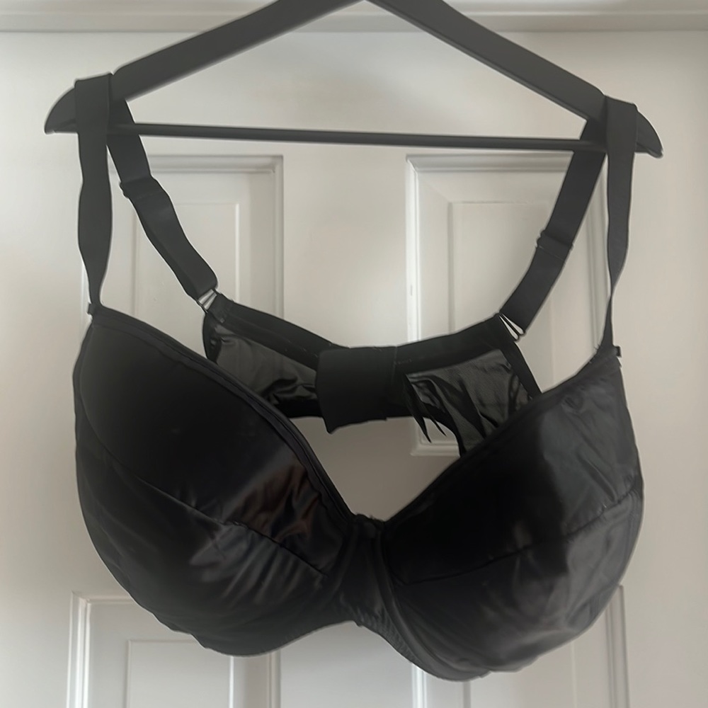 Black underwire silky bra. Bravissimo, 40H